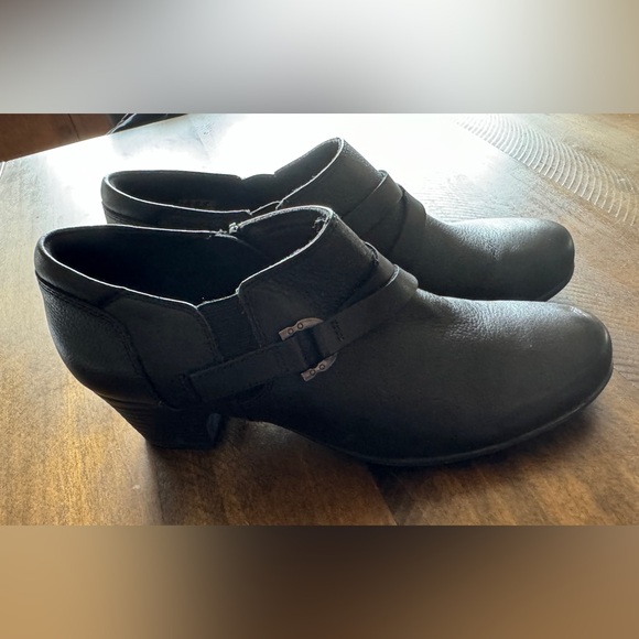 CLARKS Women’s Low Ankle Leather Heel Boots - Black - Size 41 EU / 9.5 US - Picture 8 of 16